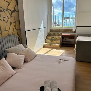 In Seafront Homestay